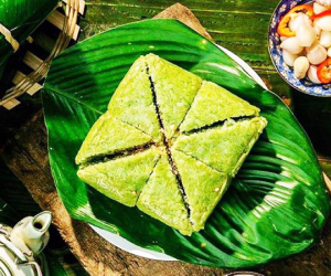 Cách phân biệt bánh chưng luộc bằng pin độc hại