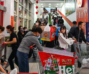 Ngày cao điểm 'càn quét' hàng Tết ở siêu thị