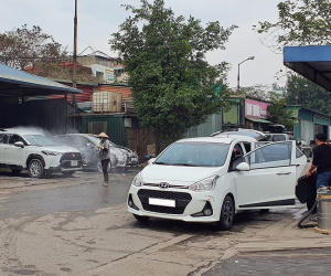 Giá rửa xe cận 30 Tết đắt gấp đôi