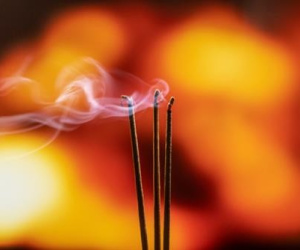 Thắp hương ngày Tết cần nhớ những điều kiêng kỵ này kẻo 'hại cả nhà'