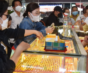 Giá vàng hôm nay 23-1: Vàng thế giới tăng mạnh, vàng SJC giảm nhẹ