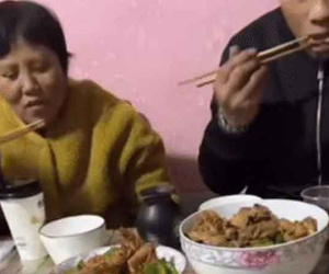 Bố mẹ chồng đột nhiên cho 10 triệu tiêu Tết, con dâu sững sờ đến rơi nước mắt khi biết lý do