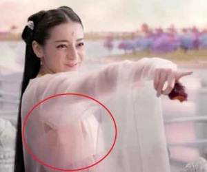 Loạt sạn ngớ ngẩn trong phim Trung: Địch Lệ Nhiệt Ba mặc áo rách vẫn diễn hăng say