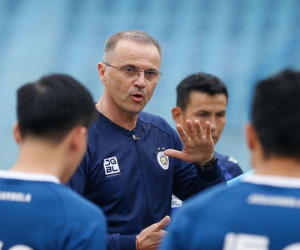 Trước thềm Siêu Cúp Quốc gia 2022, tân HLV Hà Nội FC nói lời bất ngờ về Đoàn Văn Hậu