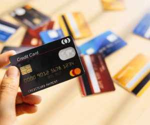 Nhiều người bất ngờ vì chỉ mấy ngày tết đã chi gần trăm triệu qua thẻ tín dụng