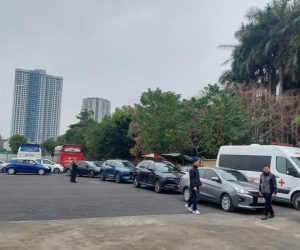 Ngày đầu làm việc, ô tô xếp hàng kín các trung tâm đăng kiểm ở Hà Nội