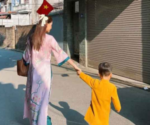Bị nói kiếm nhiều tiền nhờ lì xì của quý tử, Hoà Minzy thẳng thắn đáp trả