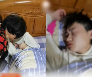 Bạn gái réo điện thoại liên tục mà thằng con trời đánh vẫn say khướt chẳng biết gì, mẹ cuống cuồng lay con dậy hỏi mật khẩu để giải thích thay