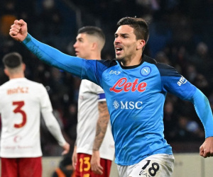 Chặn mạch bất bại của Roma, Napoli tiến nhanh tới chức vô địch