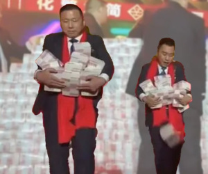 Đạt doanh thu kỷ lục, công ty xếp 'núi' tiền thưởng cho nhân viên đếm 'mệt nghỉ'