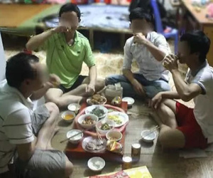 Vợ đăng bài 'dằn mặt' anh em xã đoàn rủ chồng đi chơi không về, dân tình trầm trồ khen 'mượt'
