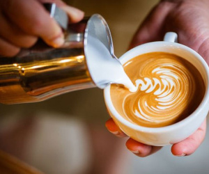 Tác động bất ngờ khi uống cà phê sữa thường xuyên mùa dịch
