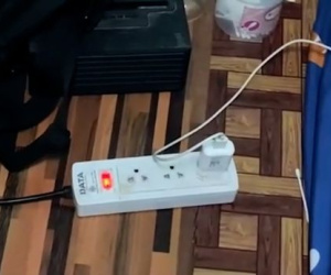 Ngủ quên tay vẫn cầm điện thoại đang sạc, người đàn ông bị điện giật chết