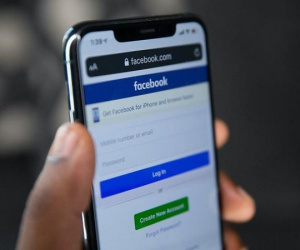 Nhân viên cũ tố Facebook âm thầm hút cạn pin điện thoại