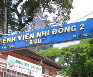 Bé 3 tuổi tử vong sau khi ngã vào hồ cá ở quán cà phê