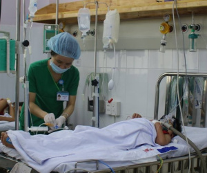 Không muốn đưa con đi viện vào ngày Tết, bé 5 tháng tuổi tím tái toàn thân