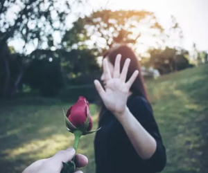 Tán tỉnh cô gái bị từ chối đau đớn, gã đàn ông... kiện luôn cô ra tòa đòi bồi thường 53 tỷ đồng