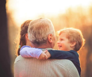 Italy ra phán quyết không ép trẻ em gặp ông bà