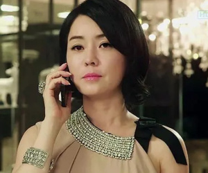 Chạm mặt chồng cùng bồ trẻ tại khách sạn, vợ bẽ bàng vì mình cũng đang trong tình cảnh trơ trẽn này