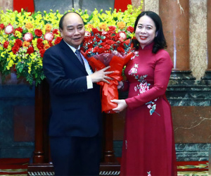 Nguyên Chủ tịch nước Nguyễn Xuân Phúc bàn giao công tác