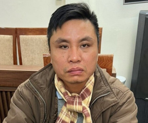 Khởi tố tài xế lái ô tô lao thẳng vào nhóm người đang sưởi ấm trên vỉa hè