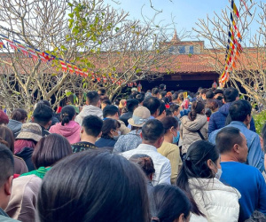 Chen nhau lễ hội, du xuân, làm sao để tránh mắc COVID-19?