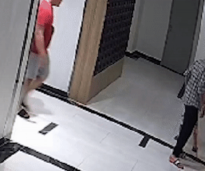 Bảo vệ con trai trước chó thả không rọ mõm, người đàn ông bị chủ chó đánh nhập viện: Chủ chú chó nói gì?