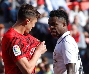 Siêu sao Vinicius bị 'bắt nạt' trong lẫn ngoài sân cỏ, HLV Ancelotti nổi điên: 'Để cậu ấy chơi bóng'