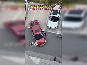 Dân mạng phát sốt với cách cô gái lùi xe không giống ai
