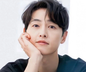 Song Joong Ki trở lại sau thông báo cưới vợ Tây