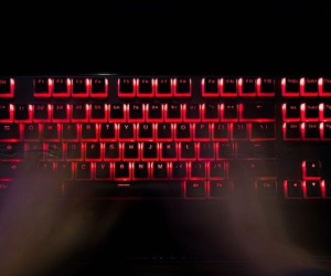 Khai thác lỗ hổng 2 năm tuổi, hacker tấn công hàng loạt hệ thống máy tính toàn cầu