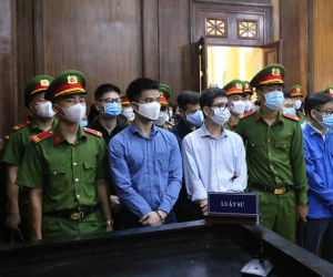 Chủ tịch tập đoàn mang theo thầy cúng trong chuyến đi 'lót tay' 3 tỷ đồng