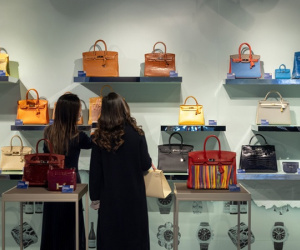 Tỷ phú bất động sản Hong Kong bán đấu giá bộ sưu tập túi Hermès thu về 3,2 triệu USD