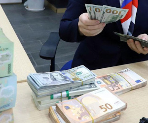 Ngân hàng Nhà nước hướng dẫn chuyển tiền ra nước ngoài: Không quá 50.000 USD/lần