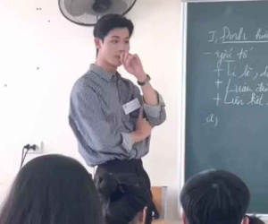 Danh tính khủng thầy giáo soái ca đang nổi đình đám trên MXH
