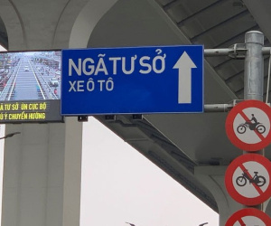 Hà Nội thí điểm lắp biển báo điện tử thông minh cảnh báo ùn tắc giao thông
