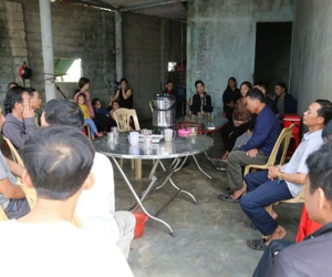 Người thân thẫn thờ ngóng tin chồng, con mất tích trên biển Hàn Quốc