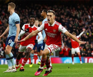 Trossard ghi bàn, Arsenal vẫn bị chia điểm