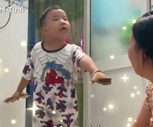Áy náy vì được đi ăn hải sản nhưng không rủ ba mẹ, cậu bé rút cọc tiền cho hai người 'mua nhà và đồ ăn'