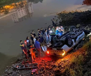 Ô tô húc tung lan can cầu Ka Long rơi xuống sông, đôi nam nữ tử vong