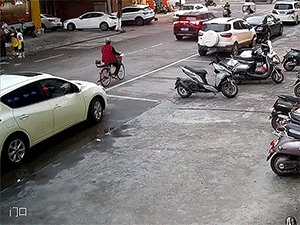 Clip: Nhà hàng phát nổ kinh hoàng khiến người đi đường hoảng loạn