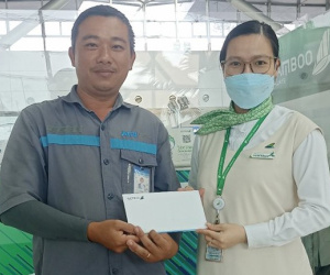 Nhân viên sân bay Cần Thơ trả lại một tỷ đồng cho khách bỏ quên