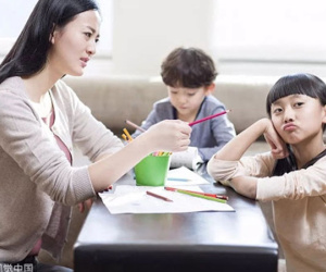 Con gái 15 tuổi giỏi ngoan bỗng tụt dốc, mẹ tưởng do yêu hóa ra mắc căn bệnh mà "thủ phạm" chính là cha mẹ