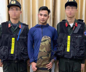 Thanh niên mang súng, 125 viên đạn đi đêm gặp ngay cảnh sát cơ động