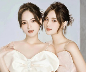 Cặp chị em đẹp như ngày rằm, bao anh xin 'trồng cây si'