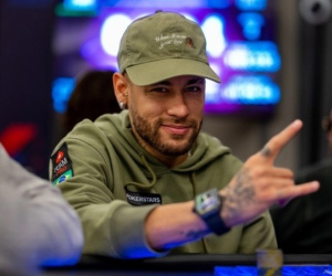 Neymar hồn nhiên đi chơi poker sau thất bại của PSG