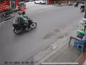 Đi ẩu dẫn đến gây tai nạn, hành vi sau đó của tài xế xe công nghệ khiến nhiều người bất bình