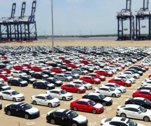 Thị trường ô tô 'lao dốc' ngay tháng đầu tiên năm 2023