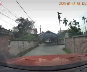 Khó chịu rạp cưới dựng giữa đường, tài xế đăng lên MXH gây tranh cãi: Người ưng ý, người chê lắm chuyện