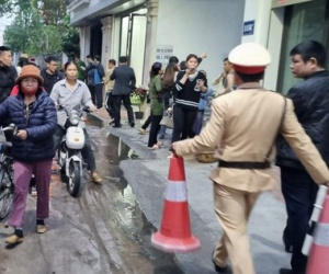Hải Phòng: Người đàn ông tự châm lửa đốt nhà, hai tay hai dao cố thủ trên nóc